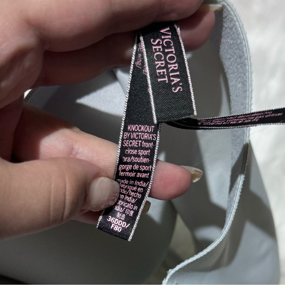Victoria’s Secret sports bra size 36DDD - Picture 4 of 4